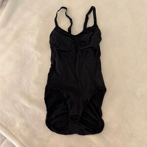 SKIMS full coverage sculpting snaps bodysuit 2XL/3XL